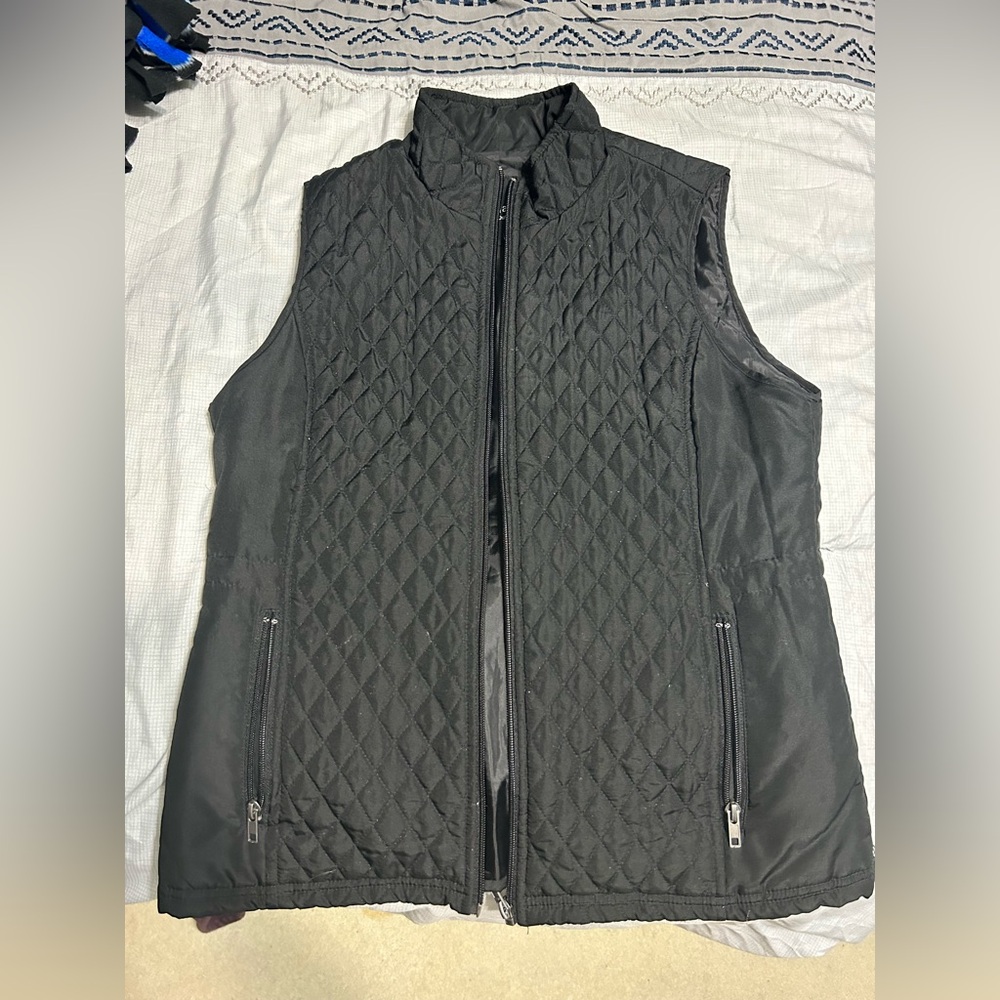 Black diamond-shaped design vest